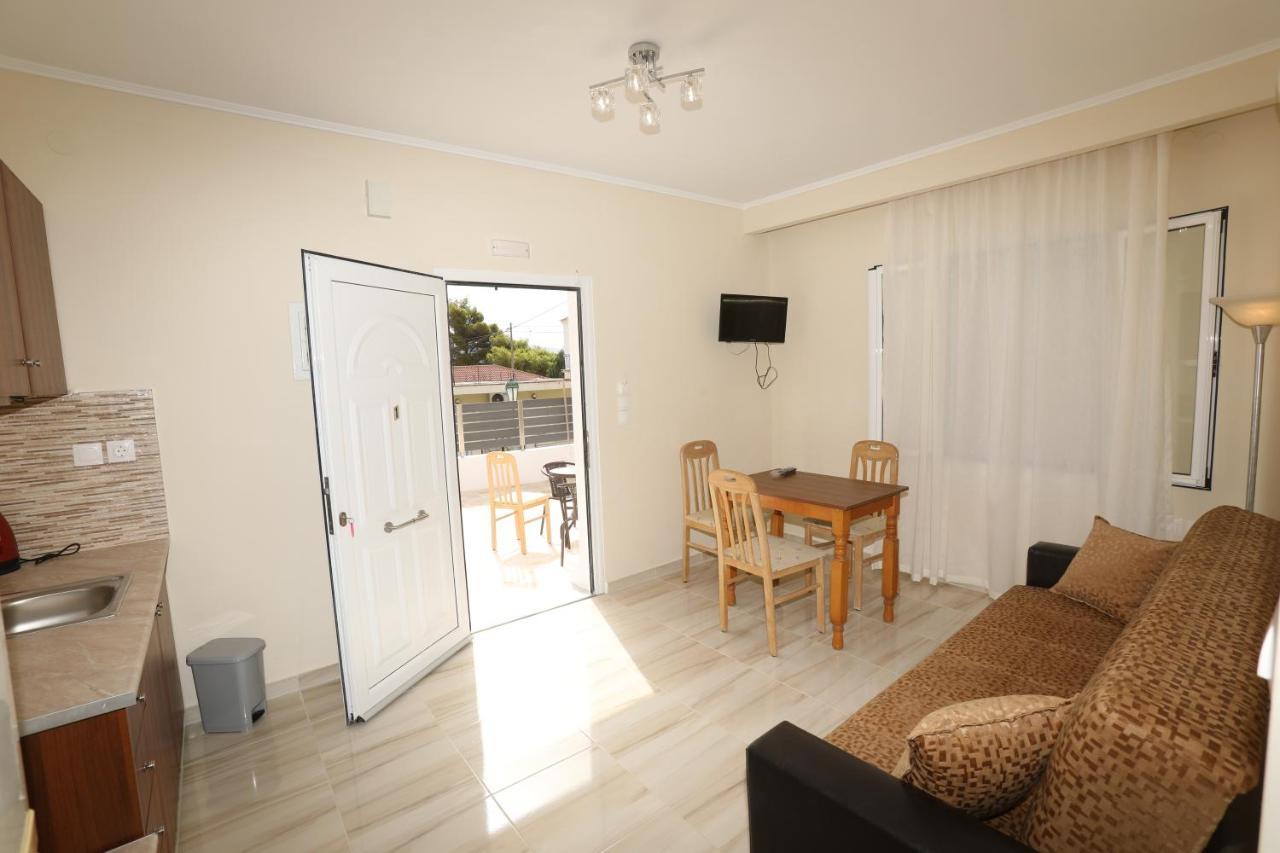 Angelos Apartments Lixouri Exterior photo